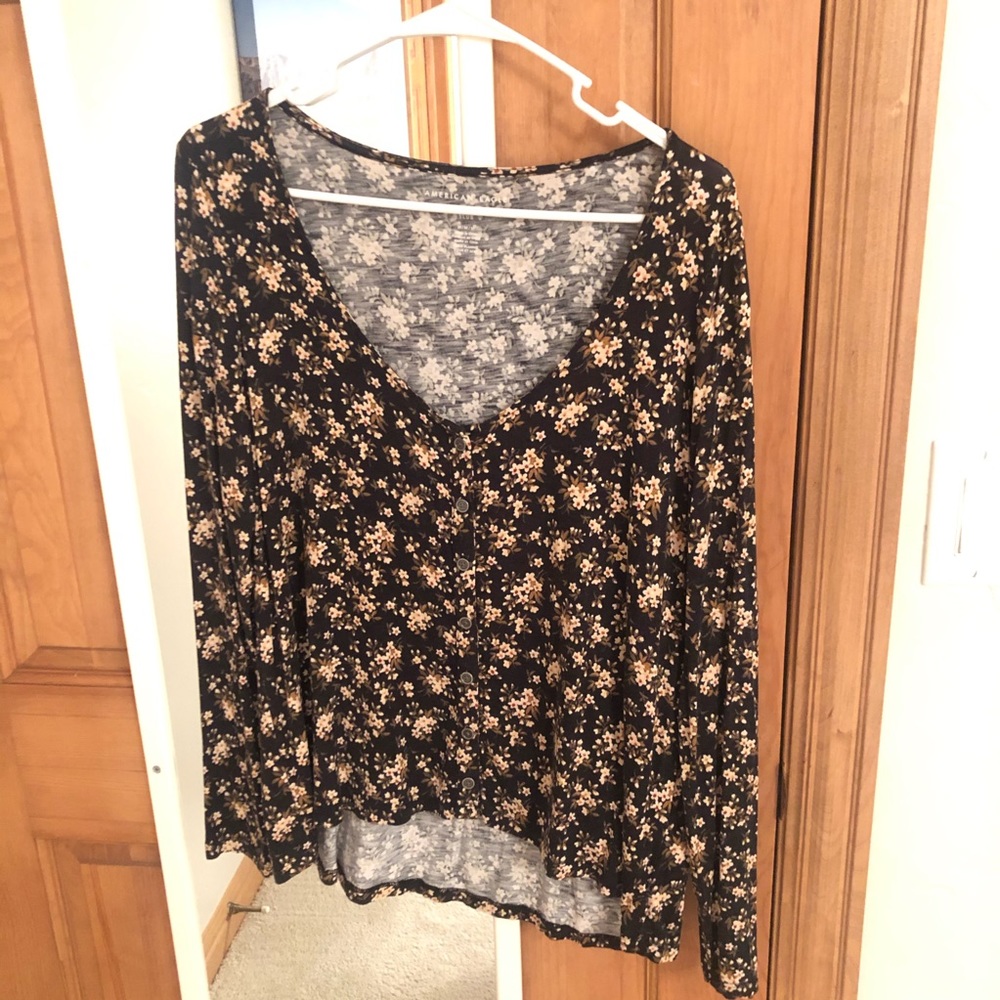 AMERICAN EAGLE LONG SLEEVE FLORAL BLOUSE